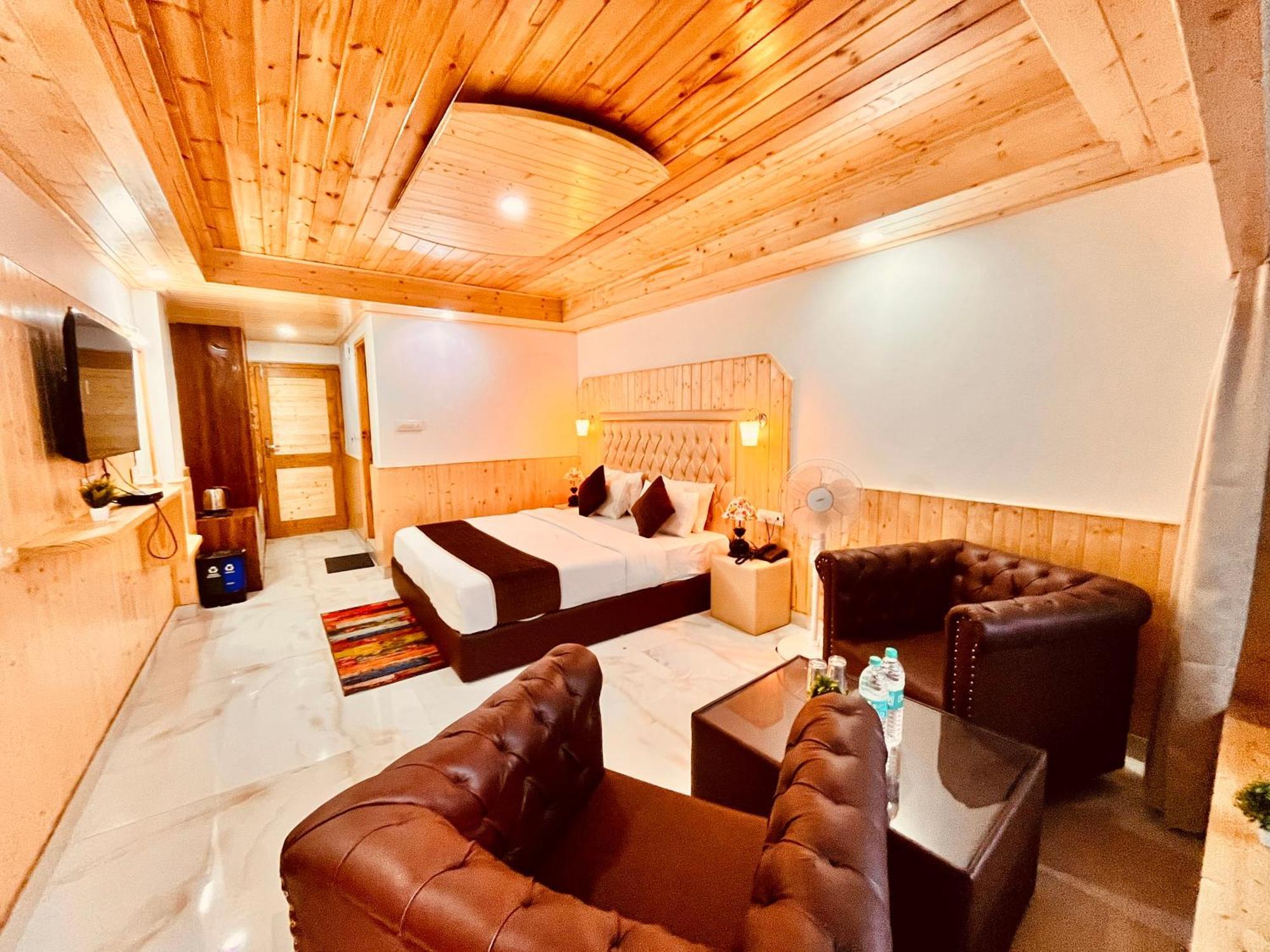 Himalayan Fort Resort, Manali - ! Riverside Property !! Big Lawn With Bonfire !! Best Selling !! Scenic River & Mountais View !! Big Parking !! Luxury Balcony Rooms !! Playing Zone !! Property Of The Year ! M 98160-43600 Exteriér fotografie