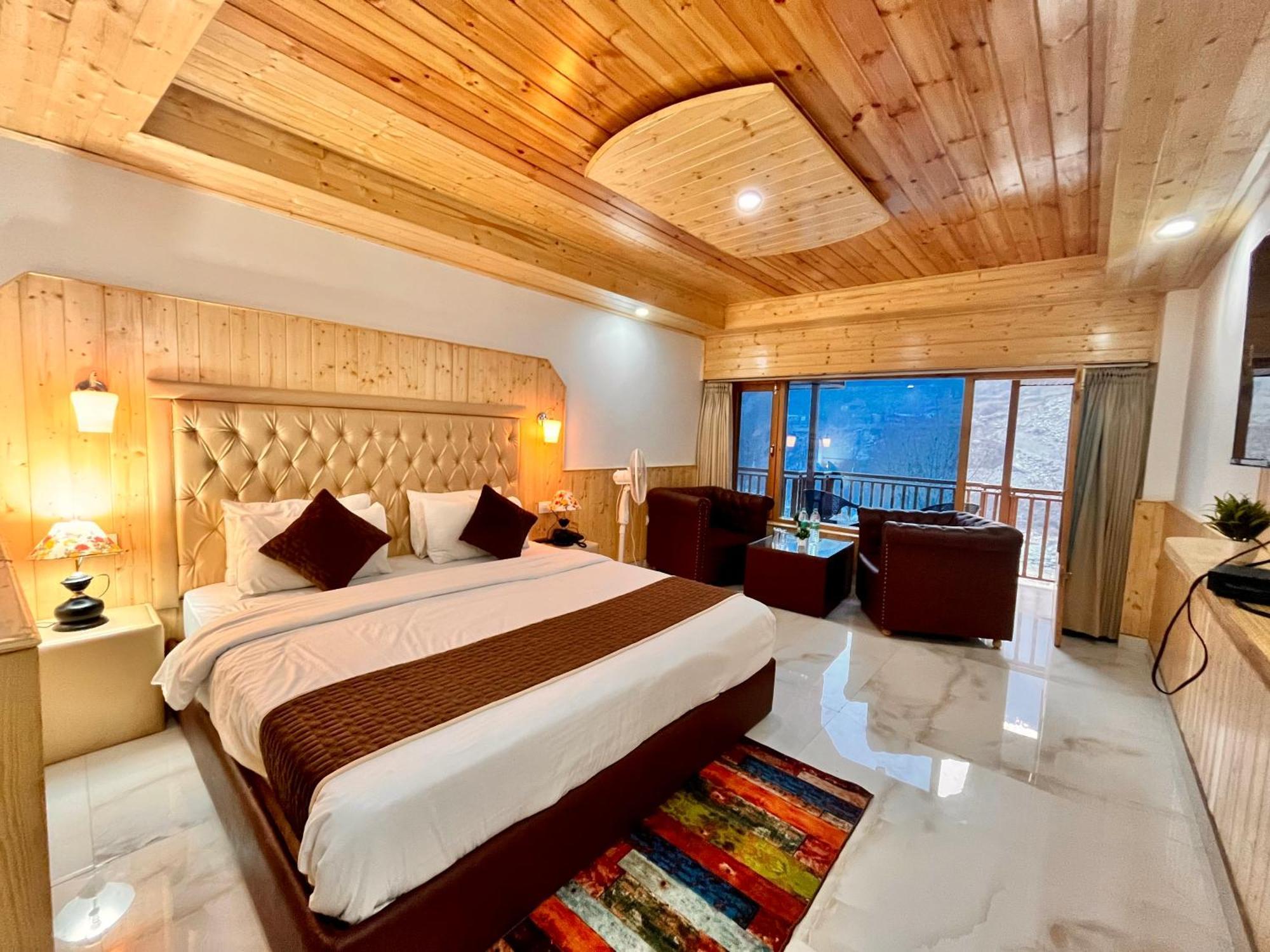 Himalayan Fort Resort, Manali - ! Riverside Property !! Big Lawn With Bonfire !! Best Selling !! Scenic River & Mountais View !! Big Parking !! Luxury Balcony Rooms !! Playing Zone !! Property Of The Year ! M 98160-43600 Exteriér fotografie