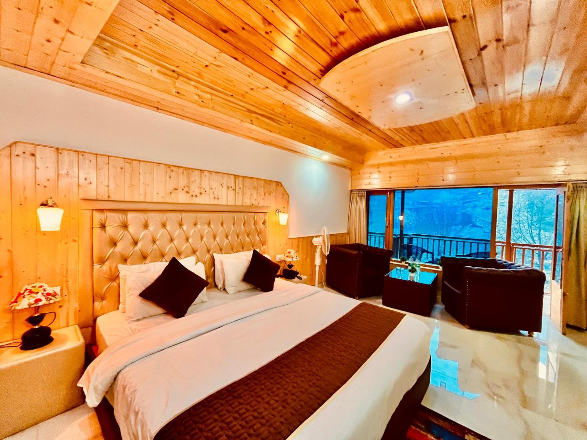 Himalayan Fort Resort, Manali - ! Riverside Property !! Big Lawn With Bonfire !! Best Selling !! Scenic River & Mountais View !! Big Parking !! Luxury Balcony Rooms !! Playing Zone !! Property Of The Year ! M 98160-43600 Exteriér fotografie