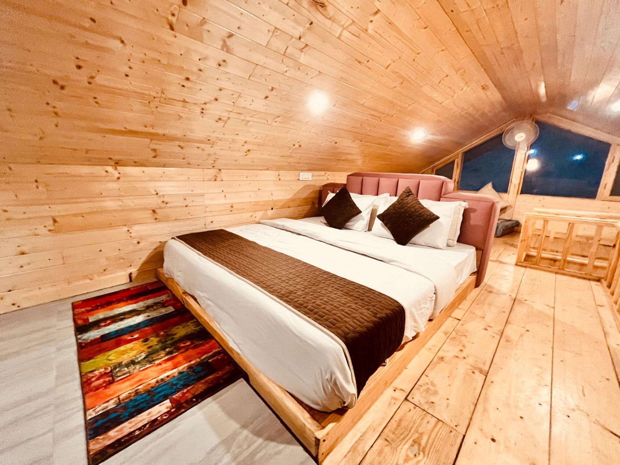Himalayan Fort Resort, Manali - ! Riverside Property !! Big Lawn With Bonfire !! Best Selling !! Scenic River & Mountais View !! Big Parking !! Luxury Balcony Rooms !! Playing Zone !! Property Of The Year ! M 98160-43600 Exteriér fotografie
