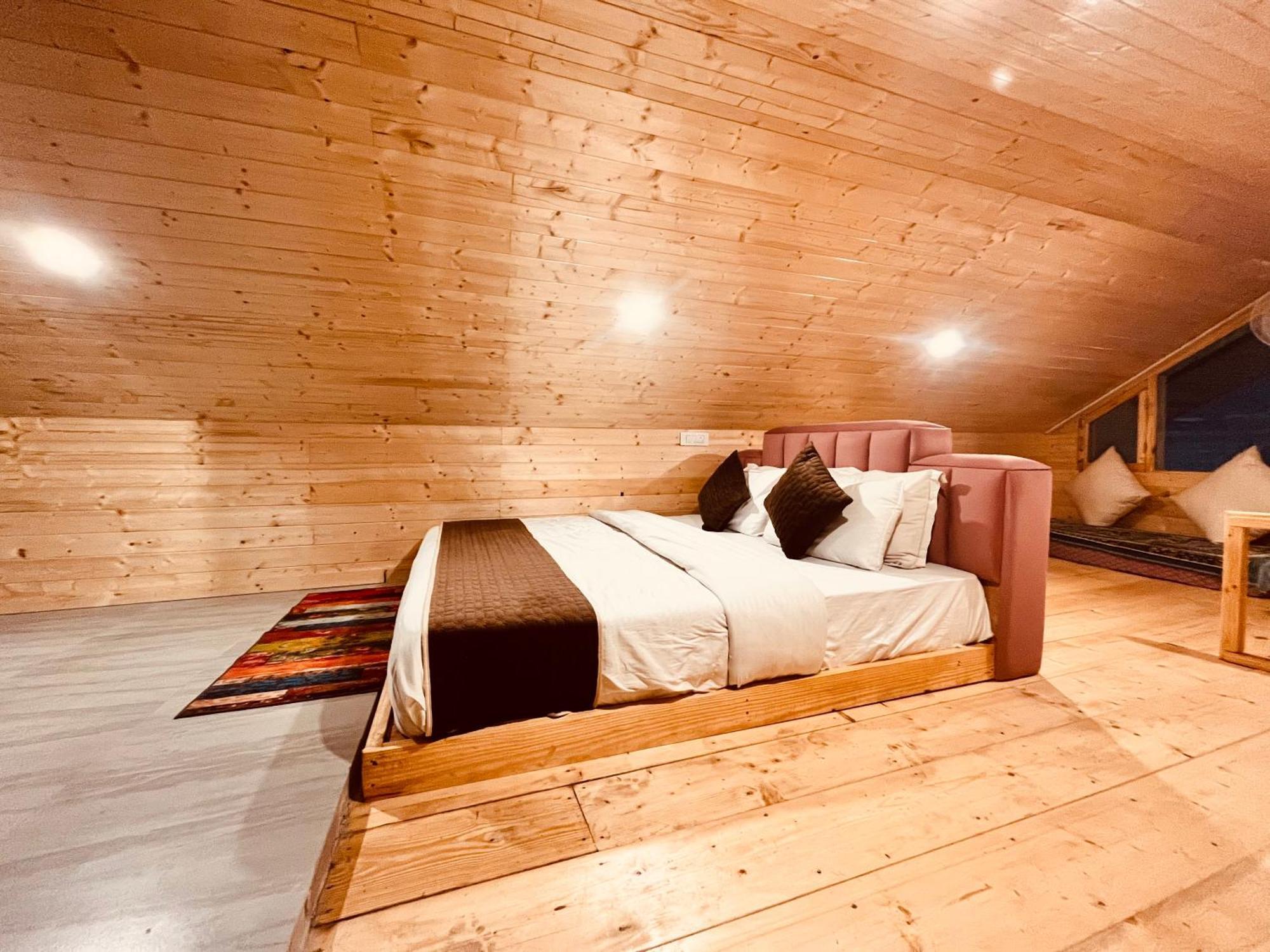 Himalayan Fort Resort, Manali - ! Riverside Property !! Big Lawn With Bonfire !! Best Selling !! Scenic River & Mountais View !! Big Parking !! Luxury Balcony Rooms !! Playing Zone !! Property Of The Year ! M 98160-43600 Exteriér fotografie